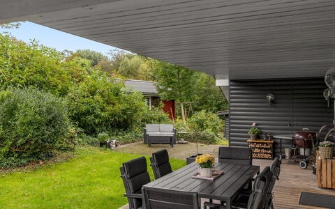 Bennek - 500M from the Sea: Möbel, Interior Design, Flooring, Fussboden, Wand, Couch, Holz, Wohnzimmer, Zimmer, Zuhause