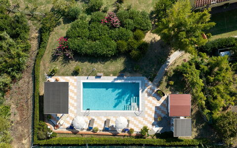 Al Melo: Schwimmbad, Resort, Estate, Eco Hotel, Garten, Gartenmöbel, Landscaping, Regenschirm, Freizeit, Hinterhof