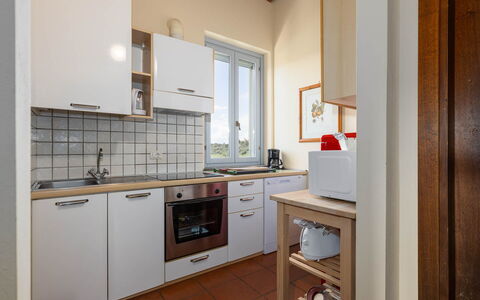 La Certaldina Luna Apartment: Küchengerät, Küche, Major Appliance, Countertop, Interior Design, Flooring, Cabinetry, Spüle, Zimmer, Möbel