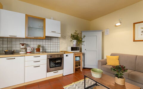 La Certaldina Stella Apartment: Möbel, Küchengerät, Major Appliance, Interior Design, Küche, Flooring, Holz, Countertop, Cabinetry, Fussboden