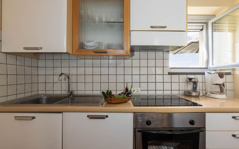 La Certaldina Sole Apartment: Küche, Countertop, Küchengerät, Spüle, Cabinetry, Major Appliance, Interior Design, Armatur, Sinken, Zapfhahn