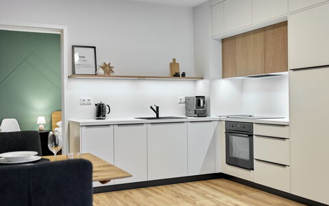 Lagom: Küche, Küchengerät, Interior Design, Möbel, Flooring, Countertop, Cabinetry, Major Appliance, Holz, Fussboden