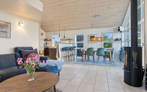 Nelia - 1Km from the Sea: Flooring, Möbel, Interior Design, Holz, Fussboden, Decke, Couch, Wohnzimmer, Stuhl, Holzboden