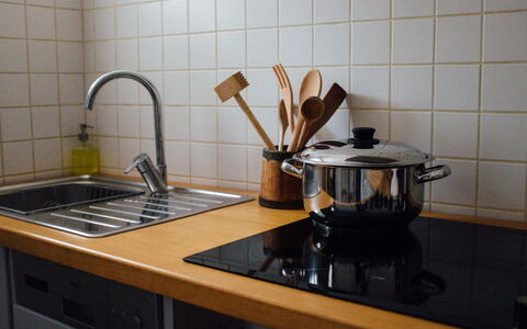 Marijana: Küchengerät, Küche, Herd, Countertop, Gasherd, Herd, Flooring, Major Appliance