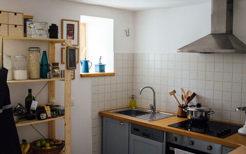 Marijana: Küche, Küchengerät, Interior Design, Major Appliance, Countertop, Möbel, Flooring, Zimmer, Regale, Herd