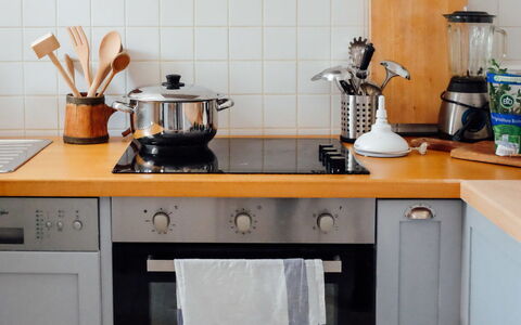 Marijana: Küchengerät, Küche, Countertop, Herd, Major Appliance, Haushaltsgerät, Herd, Cabinetry, Gasherd, Cooktop