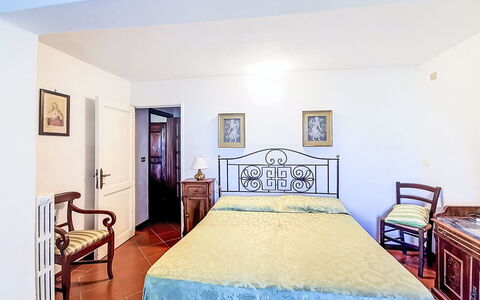 La Villa di Andrea: Bett, Interior Design, Schlafzimmer, Möbel, Flooring, Fussboden, Bettdecke, Zimmer, Bedding, Decke