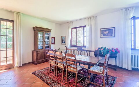 La Villa di Andrea: Möbel, Flooring, Interior Design, Holz, Tabelle, Fussboden, Stuhl, Zimmer, Decke, Esszimmer