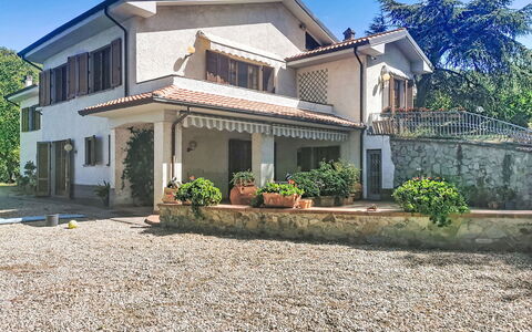La Villa di Andrea: Haus, Zuhause, Wohngebiet, Dach, Menschliche Siedlung, Hütte, Estate, Balkon, Auffahrt, Vorort