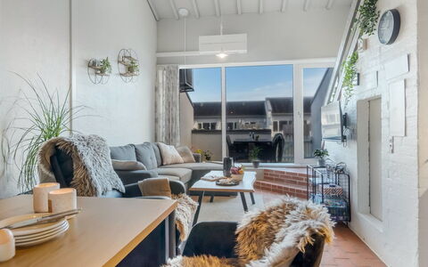 Alena - 50M from the Sea: Interior Design, Wand, Möbel, Couch, Flooring, Holz, Decke, Wohnzimmer, Fussboden, Zimmer