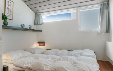 Alena - 50M from the Sea: Wand, Schlafzimmer, Interior Design, Bett, Decke, Fussboden, Möbel, Flooring, Bettdecke, Bedding