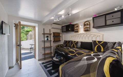 Dimora Little Dream: Möbel, Interior Design, Flooring, Fussboden, Schlafzimmer, Holz, Bett, Zimmer, Decke, Textil