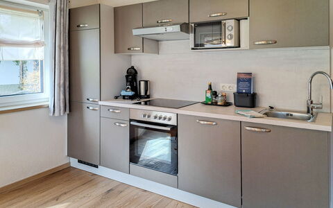 Auffach 609: Küchengerät, Küche, Countertop, Cabinetry, Major Appliance, Haushaltsgerät, Möbel, Interior Design, Spüle, Herd