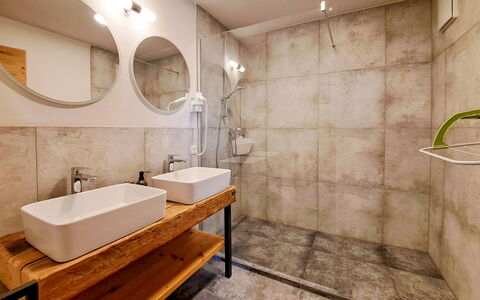 Auffach 609: Flooring, Wand, Fussboden, Interior Design, Armatur, Holz, Badezimmer, Bad Sink, Beleuchtung, Zapfhahn