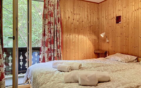 Chalet Scarbo: Schlafzimmer, Bett, Holz, Interior Design, Möbel, Bettdecke, Fussboden, Bedding, Flooring, Zimmer