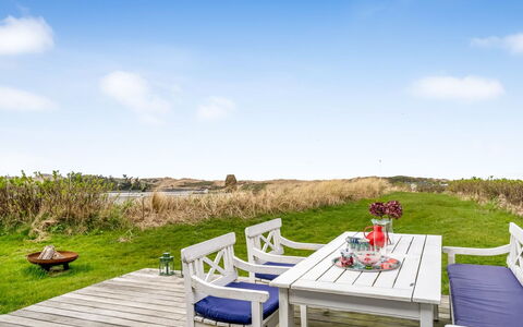 Aaran - 100M from the Sea: Möbel, Himmel, Blau, Stuhl, Tabelle, Gartenmöbel, Tisch Im Freien, Küche & Esszimmer Tisch, Deck, Resort