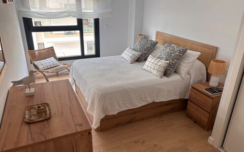 Residencial Áster: Möbel, Interior Design, Bett, Schlafzimmer, Flooring, Fussboden, Holz, Zimmer, Bettdecke, Bedding