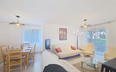 Les Floralies: Interior Design, Möbel, Couch, Flooring, Decke, Fussboden, Wohnzimmer, Wohnung, Zimmer, Zuhause
