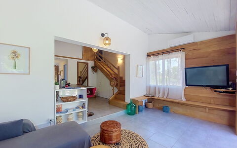 Mini Villa Mare Sole: Interior Design, Möbel, Flooring, Fussboden, Wand, Holz, Decke, Zimmer, Couch, Wohnzimmer