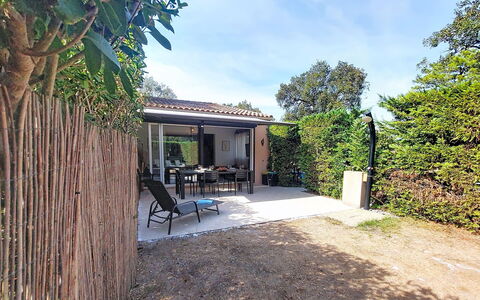 Mini Villa Mare Sole: Strauch, Garten, Zuhause, Tür, Schatten, Hütte, Hinterhof, Gartenmöbel, Garten