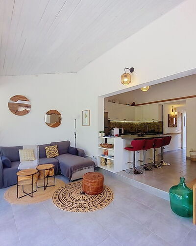 Mini Villa Mare Sole: Möbel, Interior Design, Flooring, Fussboden, Wand, Couch, Holz, Decke, Wohnzimmer, Zimmer