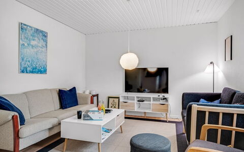 Terese - 200M to the Fjord: Möbel, Interior Design, Flooring, Wand, Holz, Fussboden, Decke, Zimmer, Wohnzimmer, Couch