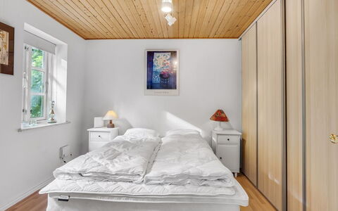 Terese - 200M to the Fjord: Flooring, Interior Design, Fussboden, Möbel, Holz, Schlafzimmer, Decke, Bett, Holzboden, Zimmer