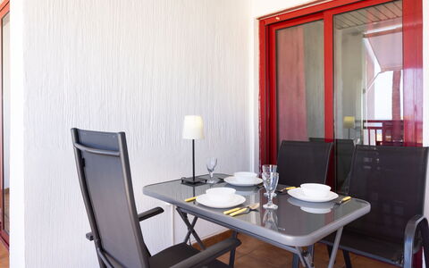 Balandros Sun: Möbel, Interior Design, Tabelle, Küche & Esszimmer Tisch, Fussboden, Flooring, Stuhl, Esszimmer, Decke, Kaffetisch
