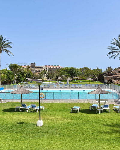 Red Rocks: Schwimmbad, Resort, Schatten, Freizeit, Estate, Hazienda, Hotel, Gartenmöbel, Landscaping