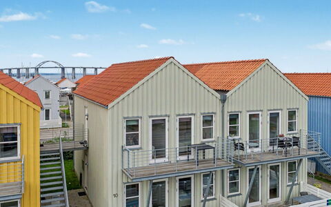Leefke - 200M from the Sea: Fassade, Urban Design, Wohnung, Mischnutzung, Estate, Abstellgleis, Balkon