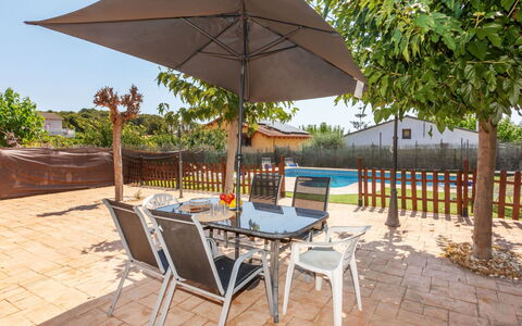 Casa Anchoa: Möbel, Gartenmöbel, Schwimmbad, Regenschirm, Schatten, Garten, Stuhl, Hinterhof, Eco Hotel, Resort