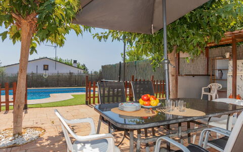 Casa Anchoa: Möbel, Gartenmöbel, Schwimmbad, Schatten, Garten, Hinterhof, Tisch Im Freien, Stuhl, Regenschirm, Landscaping
