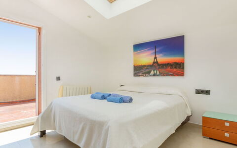 Casa Anchoa: Fussboden, Holz, Interior Design, Flooring, Decke, Zimmer, Schlafzimmer, Wohnung, Bett, Holzboden