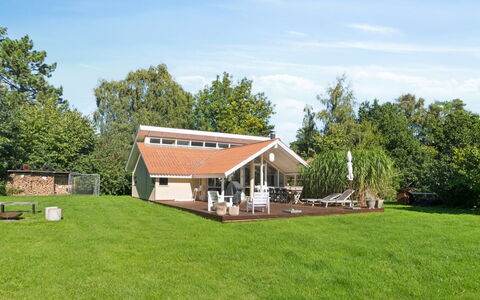 Thorolf - 625M from the Sea: Gras, Zuhause, Haus, Dach, Hütte, Grundstueck, Bauernhaus, Estate, Rasen