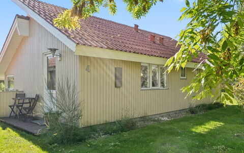 Thorolf - 625M from the Sea: Holz, Haus, Dach, Hütte, Zuhause, Grundstueck, Hinterhof, Garten, Abstellgleis, Garten