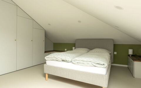 Acquarossa 13: Schlafzimmer, Holz, Flooring, Interior Design, Bett, Decke, Fussboden, Möbel, Bedding, Bettrahmen