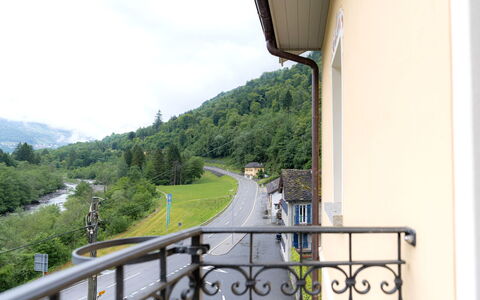 Acquarossa 13: Hügel, Gebirge, Balkon, Bergstation, Zaun, Senke, Grat, Bergdorf, Alpen