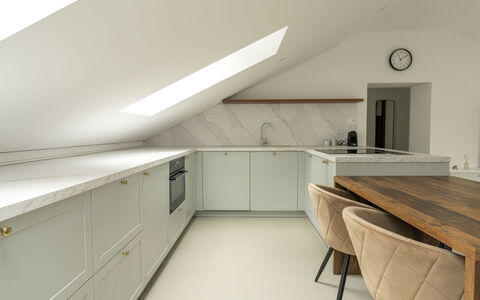 Acquarossa 13: Interior Design, Flooring, Holz, Möbel, Decke, Countertop, Fussboden, Cabinetry, Küche, Light Fixture