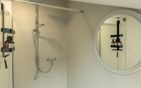 Acquarossa 13: Beleuchtung, Armatur, Decke, Installation, Light Fixture, Badezimmer, Duschkopf