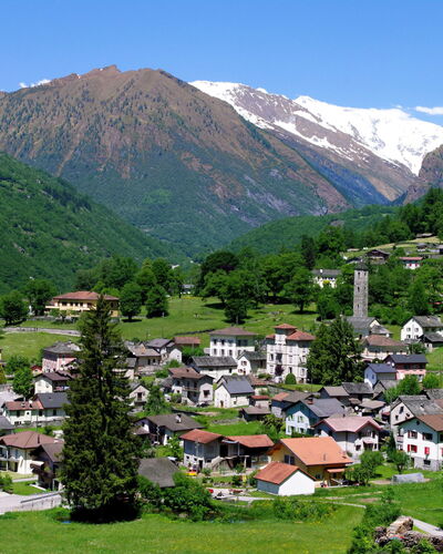 Acquarossa 13: Bergforms, Berg, Hügel, Gebirge, Hochland, Bergstation, Landschaft, Senke, Haus, Dorf