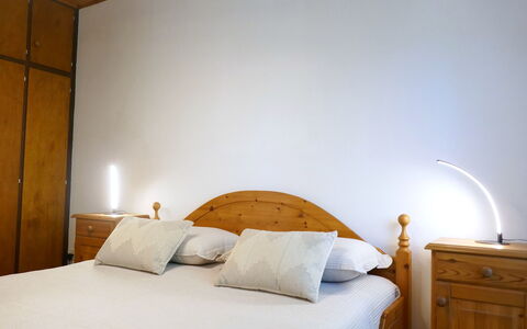 Ca' Angiulin: Bett, Wand, Möbel, Interior Design, Schlafzimmer, Holz, Bettdecke, Bedding, Fussboden, Decke