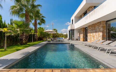 Azure: Schwimmbad, Estate, Resort, Villa, Eco Hotel, Landscaping, Villa, Hotel, Ferienort