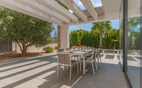 Azure: Schatten, Gartenmöbel, Garten, Landscaping, Beton, Stuhl, Hof, Eco Hotel, Outdoor Struktur, Terrasse