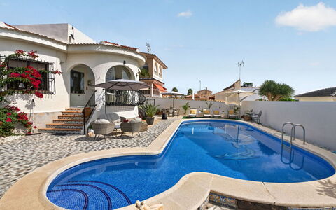 Quesada: Schwimmbad, Wohngebiet, Resort, Estate, Villa, Freizeit, Hazienda, Gartenmöbel, Eco Hotel, Hotel