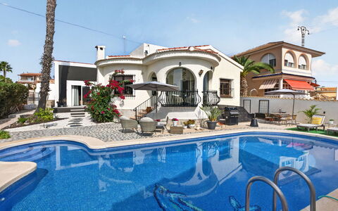 Quesada: Wohngebiet, Schwimmbad, Haus, Resort, Zuhause, Estate, Hazienda, Villa, Gartenmöbel