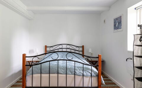 Guttamåla: Flooring, Fussboden, Schlafzimmer, Holz, Bett, Interior Design, Möbel, Bedding, Holzboden, Bettdecke
