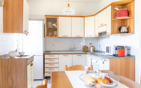 Casa Margia: Küche, Möbel, Küchengerät, Countertop, Interior Design, Holz, Cabinetry, Major Appliance, Flooring, Zimmer