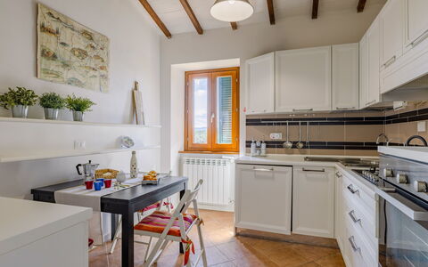 Il Melograno Apartament: Küche, Möbel, Interior Design, Küchengerät, Countertop, Flooring, Major Appliance, Holz, Cabinetry, Zuhause