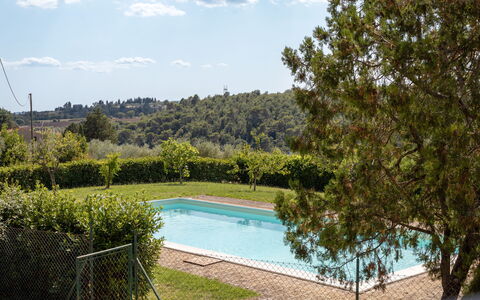 Il Melograno Apartament: Schwimmbad, Resort, Schatten, Gartenmöbel, Garten, Eco Hotel, Landscaping, Hinterhof, Hazienda, Thermae