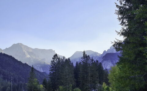 Bergzeit-Stoder: Himmel, Berg, Bergforms, Grün, Baum, Natur, Hügel, Gras, Natürlichen Umgebung, Natürliche Landschaft